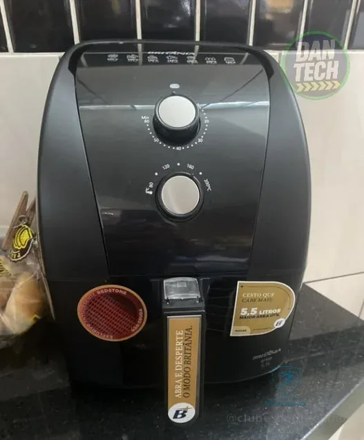 Fritadeira Air Fryer Britânia 5,5L 1500W BFR50 Redstone 220V