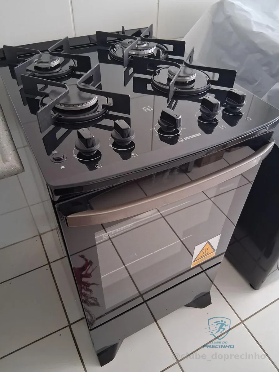 Electrolux Fogão 4 bocas Electrolux Preto Efficient Mesa Vidro, Tripla Chama e PerfectCook (FE4GB) Bivolt