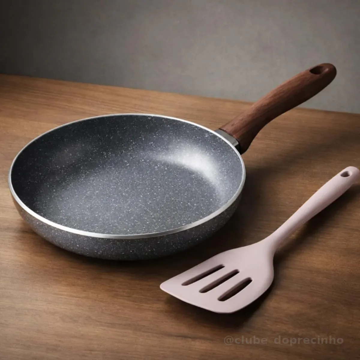 Frigideira Grande 24cm Revestimento Antiaderente Cerâmica Cabo de Madeira Moderna Durável Elegante Saudável - Ideal Para Indução, Fogao A Gás Ou Elétrico - Frita Sem Usar Oleo - Acompanha Espátula