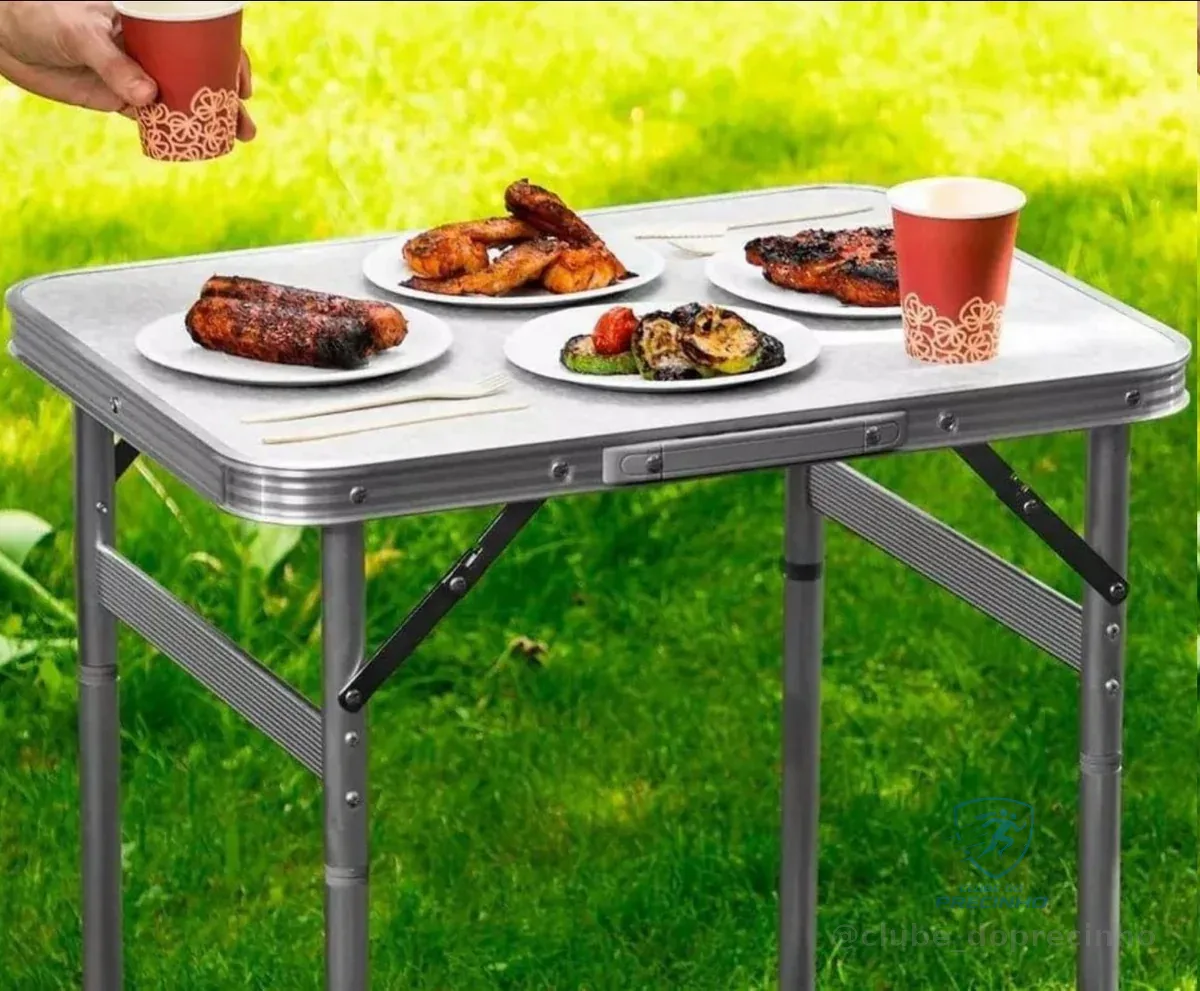 Mesa Pequena Dobrável Camping Alumínio 60x45cm Vira Maleta Cor Prateado Branco