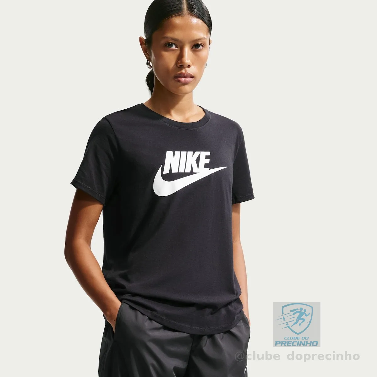 Camiseta Nike Sportswear Essentials Feminina