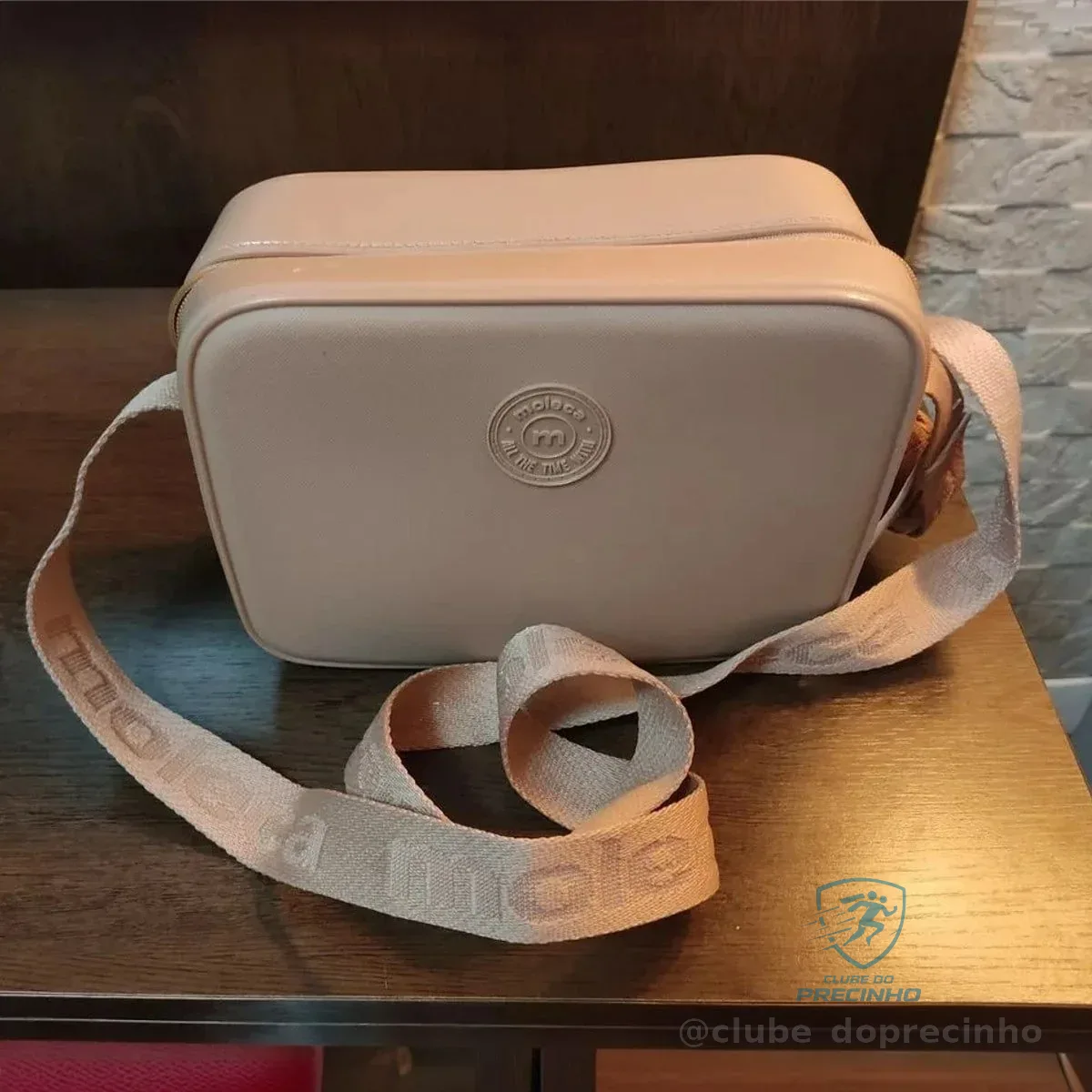 Bolsa Feminina Moleca Transversal Quadrada Lateral 50007 Cor Nude 658 Cor Da Correia De Ombro Nude Desenho Do Tecido Liso Ouro