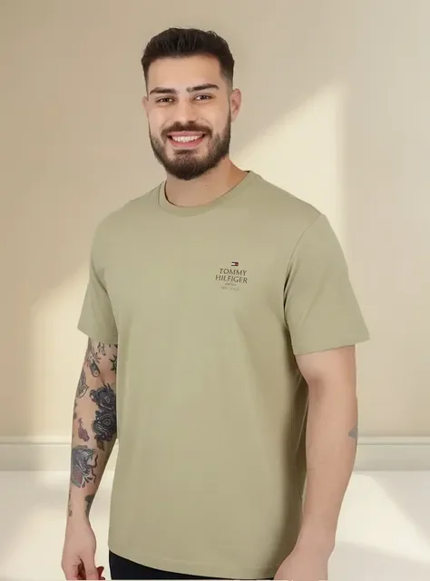 Camiseta Tommy Hilfiger Masculina Stack Love Cáqui