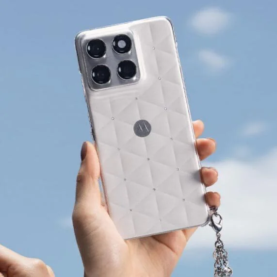 Smartphone Motorola Edge 70 5G Crystals by Swarovski - 512GB 24GB (12GB RAM + 12GB RAM Boost), Ultrafino, 3 cameras 50MP e tela extreme Amoled 120hz - Cloud Dancer