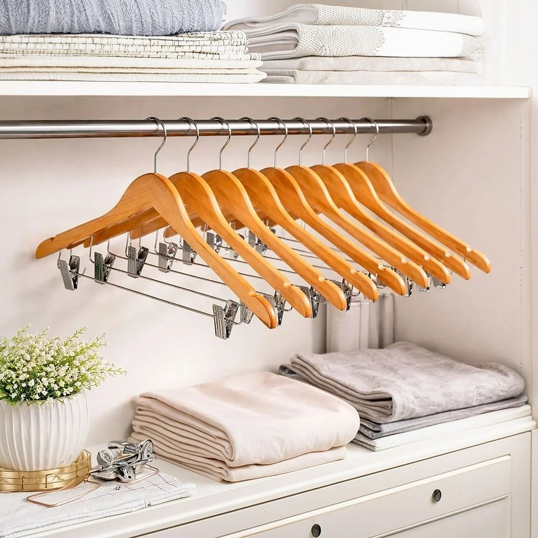 10 Un Cabide De Madeira Nobre Marfim De Presilhas