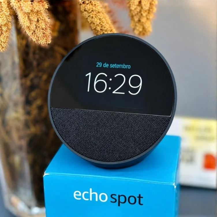 Echo Spot com Alexa (Geração mais recente) | Despertador inteligente com som vibrante | Cor Preta, com Acesso Antecipado à Alexa+
