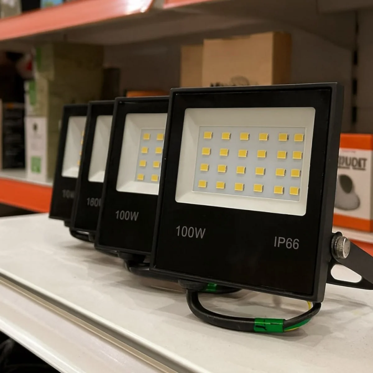 Kit 4 Refletor Led 100w Holofote Bivolt Prova Dágua Frio 110v/220v (bivolt) Preto Branco-frio