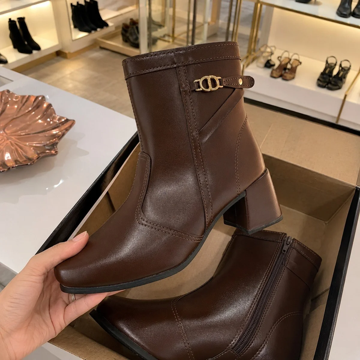 Bota Feminina Lumiss Salto Baixo Cano Curto Detalhe Metal Mercado Livre